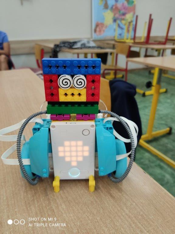 Robot stworzony na lekcji programowania